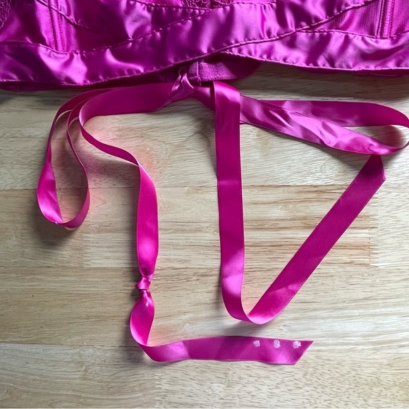 Victoria’s Secret Heart Embroidery Strapless Corset Top 18870 - Picture 6 of 15